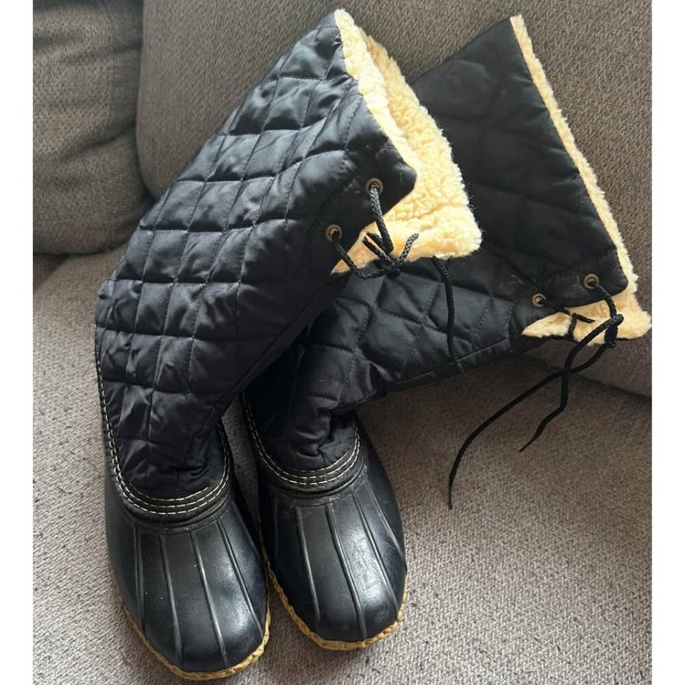 L.L. Bean Sherpa lined quilted boots. Womens 9